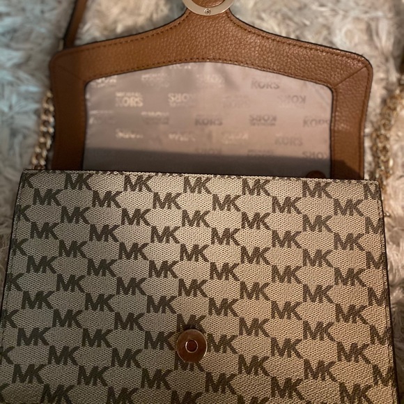 michael kors crossbody bag - Picture 2 of 3